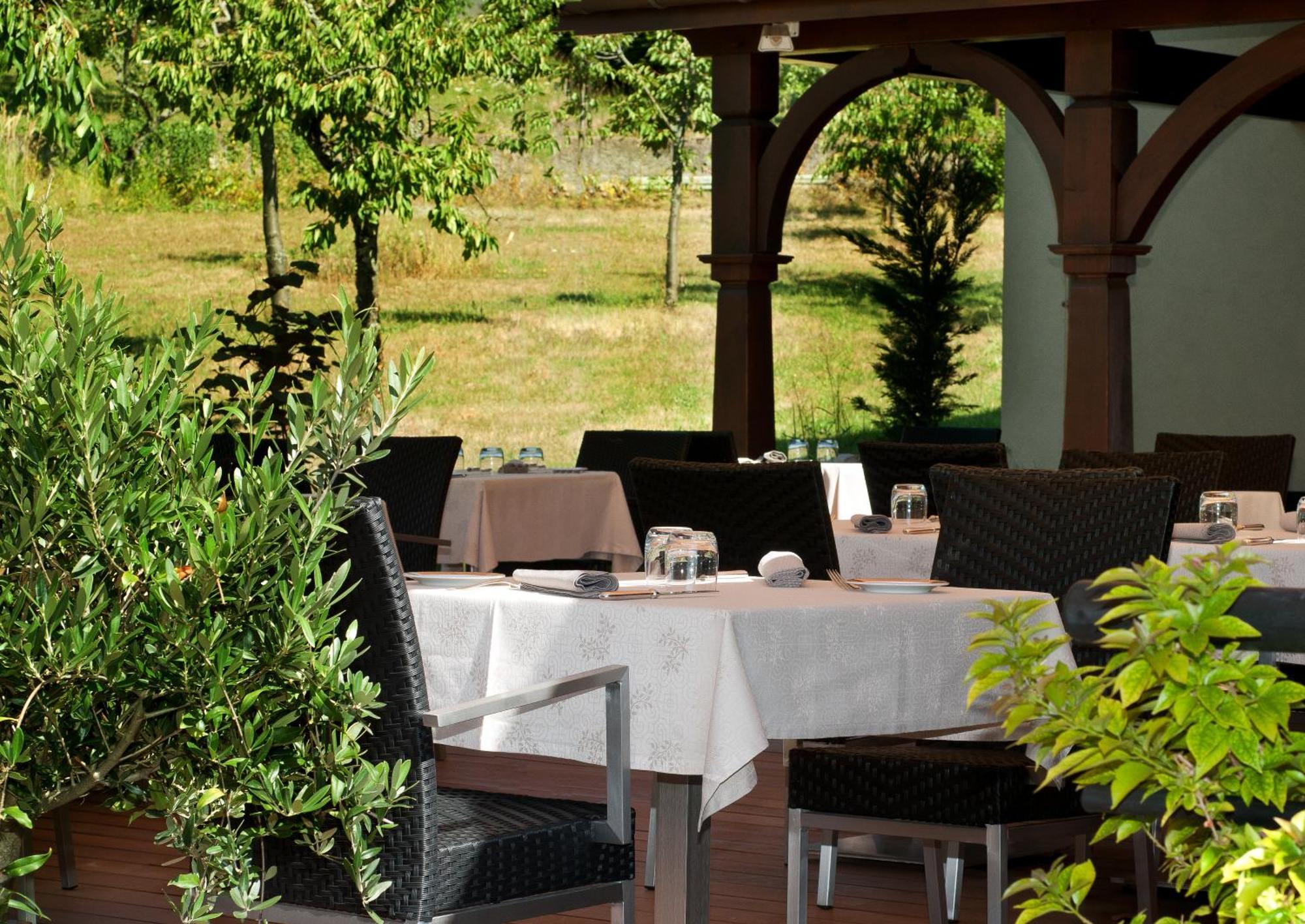 Logis Hotel Le Parc & Spa Saint-Hippolyte  Exterior foto